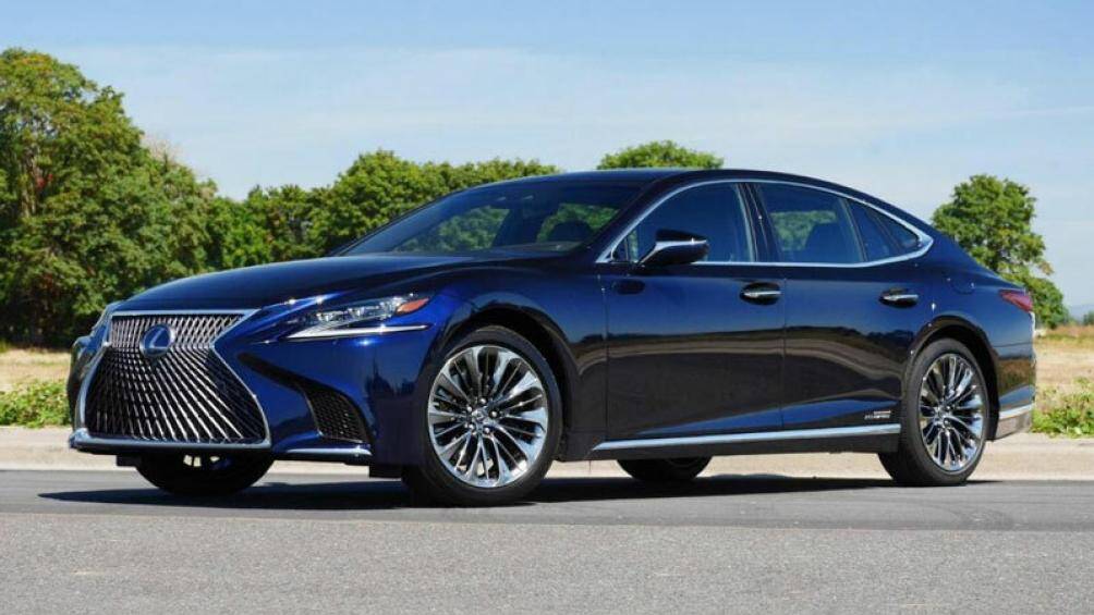 6. Lexus LS 500h (giá khởi điểm: 113.935 USD)