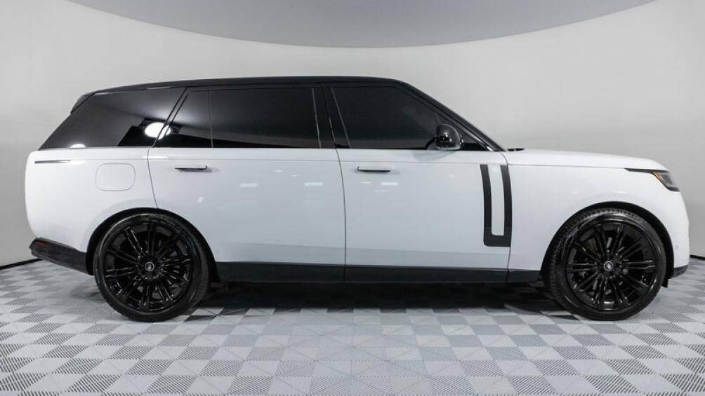 7. Land Rover Range Rover SE Long Wheelbase (giá khởi điểm: 112.500 USD)