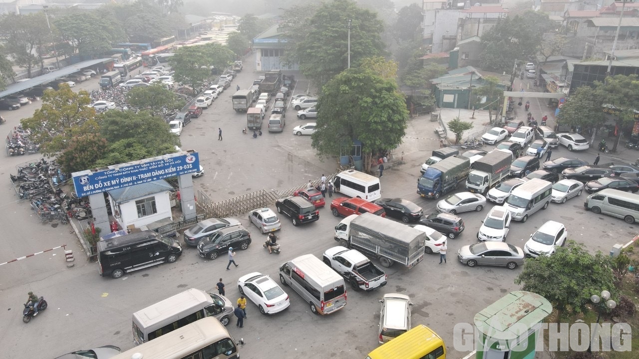 “Các đăng kiểm viên và nhân viên nghiệp vụ sẽ cố gắng mỗi ngày kiểm định được tối đa số xe kiểm định cho người dân, nhưng dự kiến trước 19h30 mỗi ngày xong các công việc để nhân lực được nghỉ ngơi, giữ sức khoẻ cho những ngày làm việc sau đó”, lãnh đạo Trung tâm đăng kiểm 2914D nói