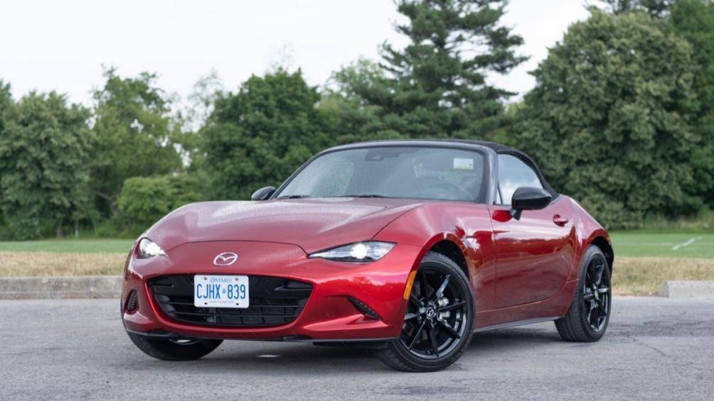 9. Mazda MX-5 Miata: Xe mui trần tốt nhất