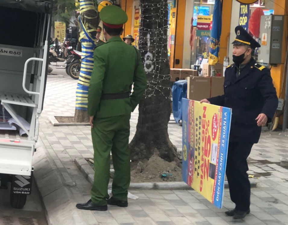 Riêng hành vi lấn chiếm hè phố để kinh doanh là 10 trường hợp với tổng số tiền là 25 triệu đồng.