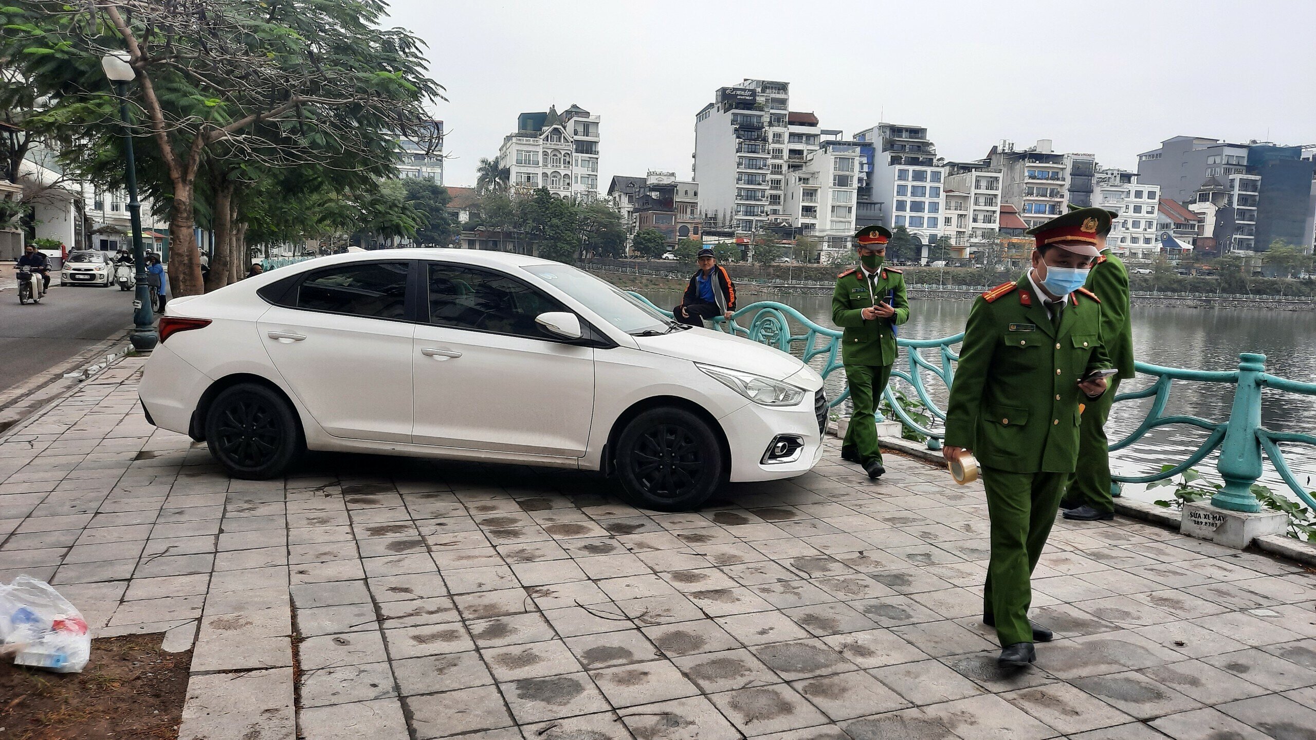 Không ít xe ô tô bị Tổ công tác khóa bánh vì đỗ trên vỉa hè, nhưng chủ phương tiện không thực hiện di chuyển.