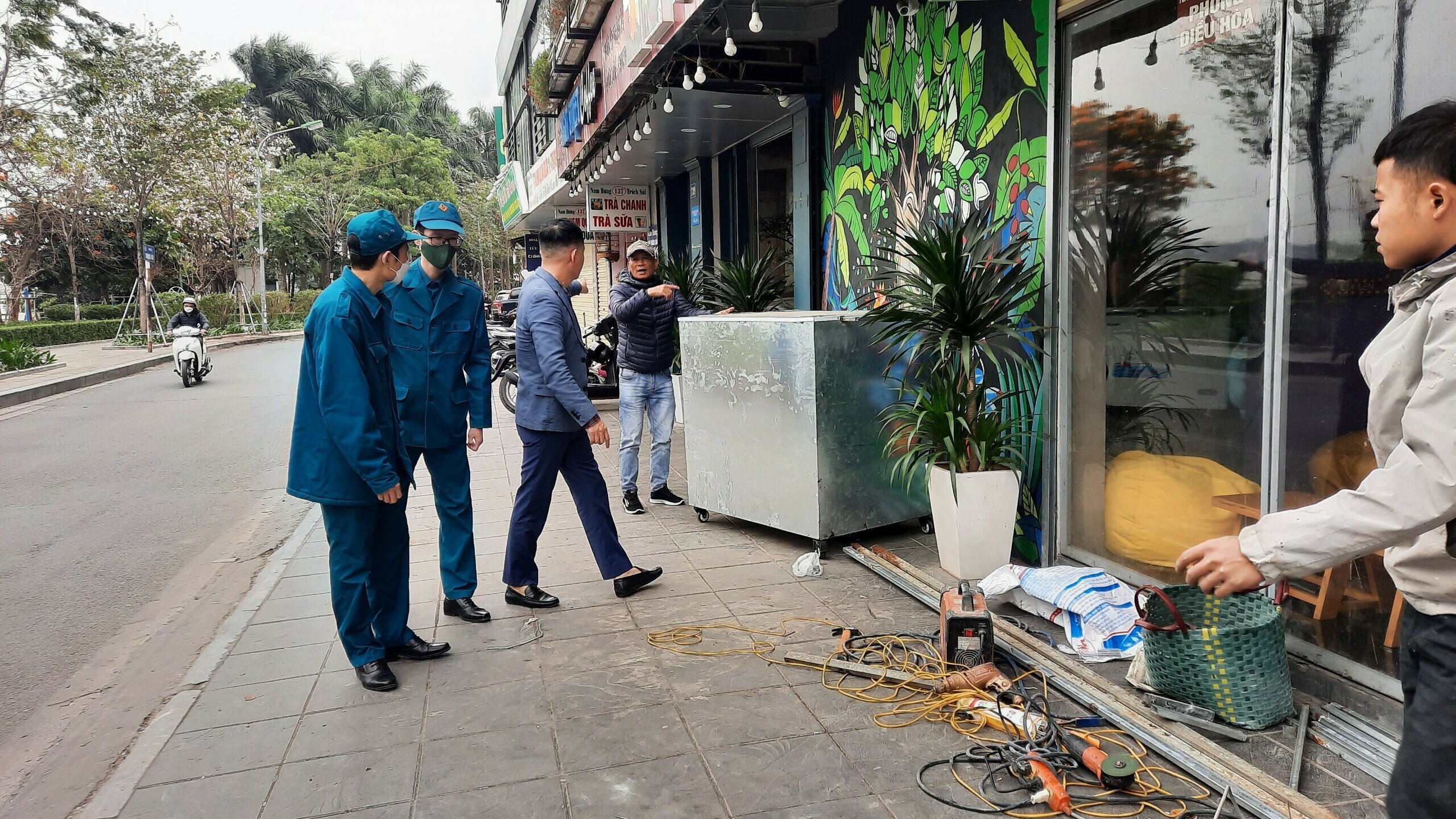 Ông Nguyễn Minh Hoài, Phó Chủ tịch UBND phường Bưởi cho biết, công tác tuyên truyền, xử lý vi phạm trật tự vỉa hè lần này được thực hiện quyết liệt và bài bản.