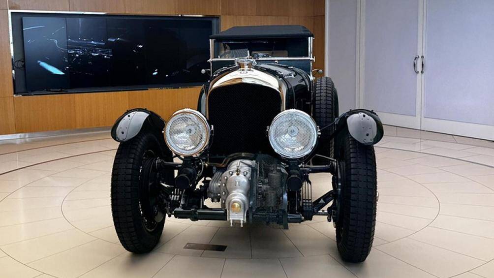 Bộ phận Bentley Mulliner đã chế tạo đúng 12 chiếc xe Bentley Blower Continuation cổ điển để ôn lại lịch sử chiếc xe đua năm 1929