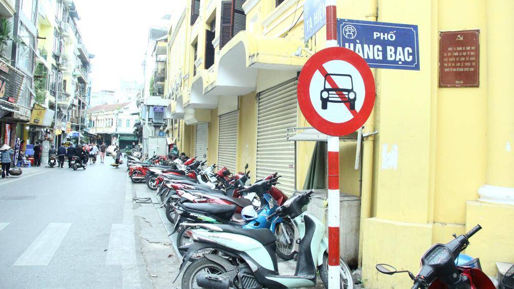 Triển khai kế hoạch của Ban chỉ đạo 197 TP Hà Nội, các quận, huyện đang đồng loạt ra quân kiểm tra, xử lý các điểm vỉa hè, lòng đường bị chiếm dụng trái phép.