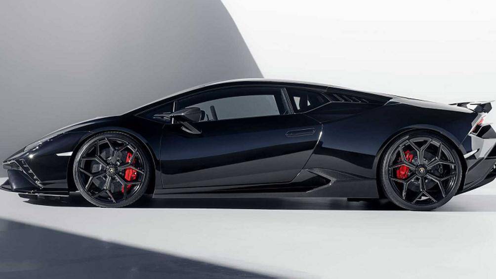 Lamborghini Huracan Tecnica độ Novitec cũng được nâng cấp một bộ lò xo thể thao giúp xe hạ thấp chiều cao thêm khoảng 35 mm