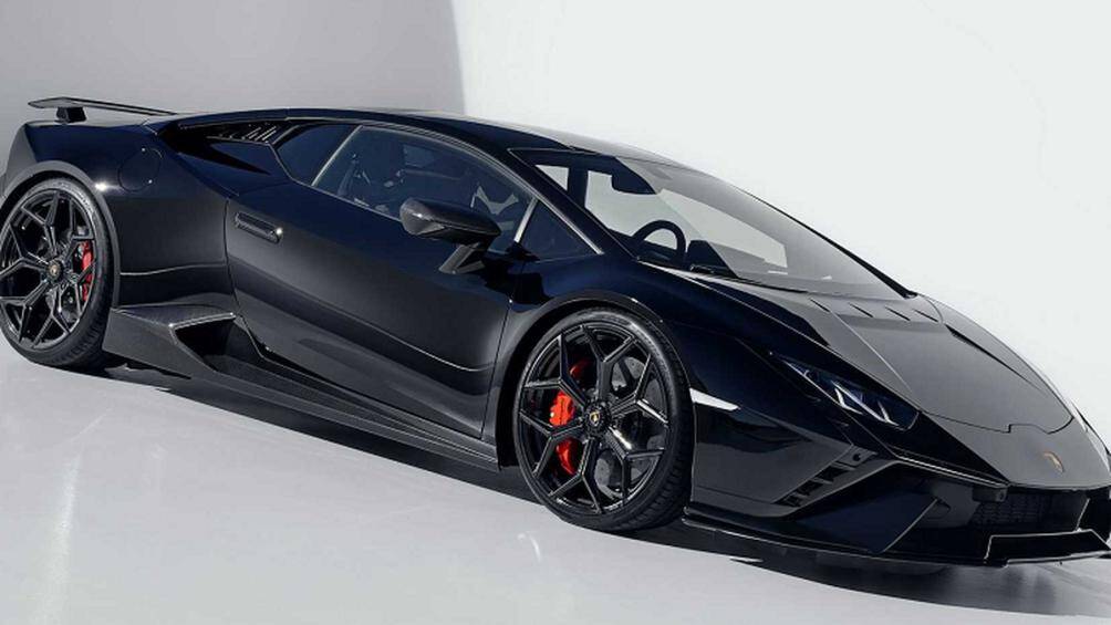 Novitec đã bổ sung các tấm ốp mới dọc hai bên thân xe, giúp hạ thấp chiều cao tổng thể của xe, các cửa hút gió giúp làm mát phanh sau