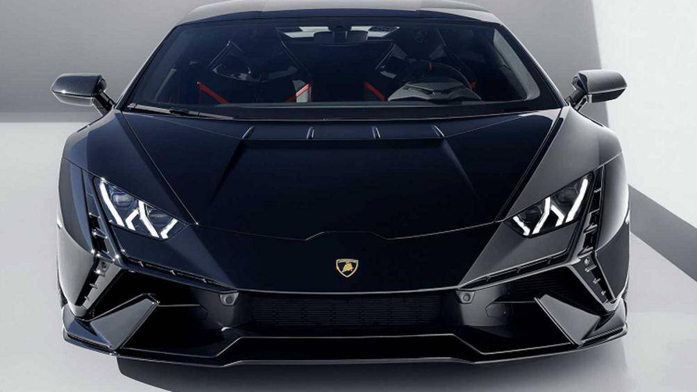 Ở phần cản trước, Novitec đã giữ nguyên thiết kế phần cản trước nhưng thay thế nắp capo phía trước bằng một tấm mới độc đáo hơn