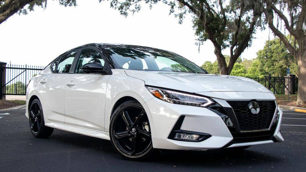 8. Nissan Sentra 2023 (giá khởi điểm: 19.950 USD)