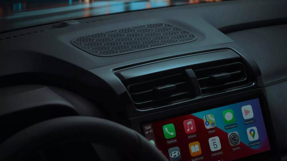 Ở bên trong, phiên bản giới hạn có thêm tấm ốp đánh dấu số thứ tự ở khu vực cửa, cách bố trí bên trong không có gì thay đổi