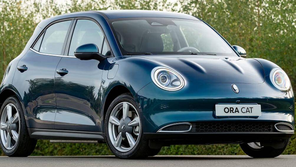 ORA Good Cat 2023 bản Pro có 3 tùy chọn màu sơn ngoại thất là trắng Hamilton White, trắng Hamilton White phối nóc đen và xanh dương Coral Blue