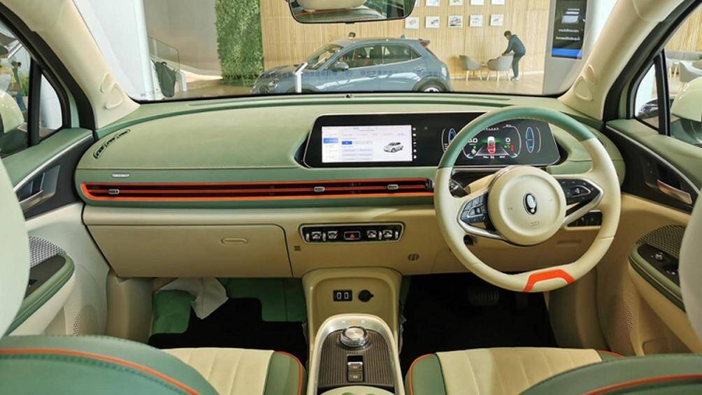 Màu nội thất tương ứng với 3 màu sơn ngoại thất này là nâu phối be, xanh lá phối xám và xanh bạc hà phối be