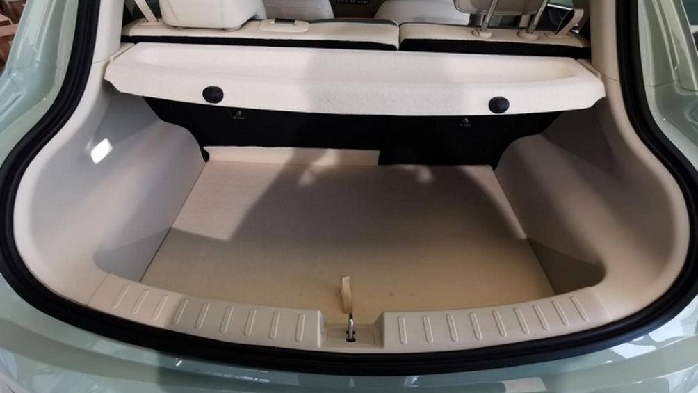 Giá xe ORA Good Cat 2023 tại thị trường Thái Lan là 828.500 Baht (khoảng 568 triệu đồng) với bản Pro và 959.000 Baht (658 triệu đồng) với bản Ultra