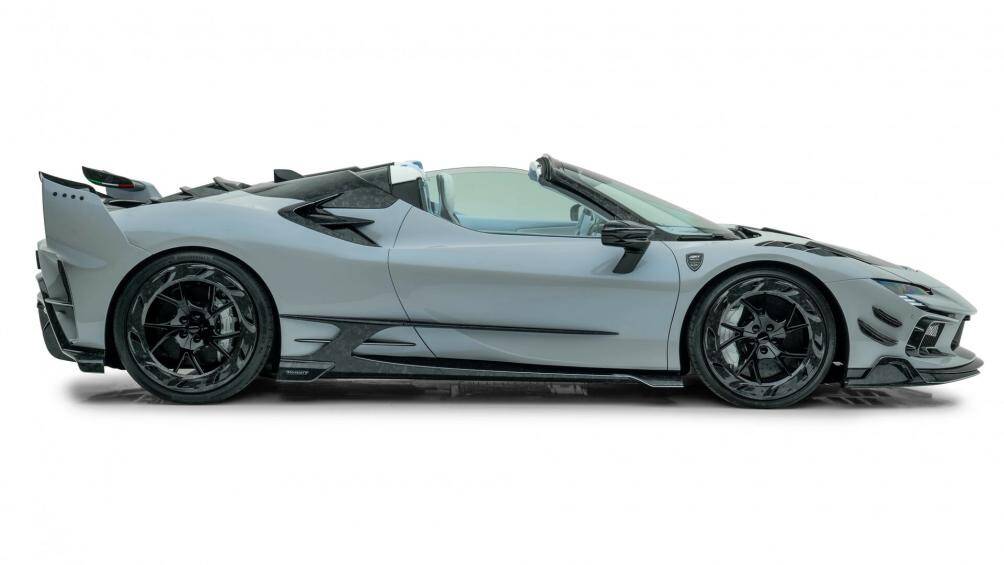 Chiếc xe sở hữu bộ mâm đúc liền khối siêu nhẹ YT.5 Air có kích thước 21 inch bánh trước và 22 inch bánh sau