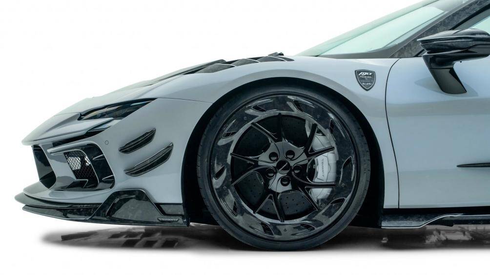 Với nâng cấp của Mansory, khối động cơ đốt trong có sức mạnh lên đến 980 mã lực và 980 Nm, giúp F9XX Tempesta Celeste có công suất tối đa 1.100 mã lực