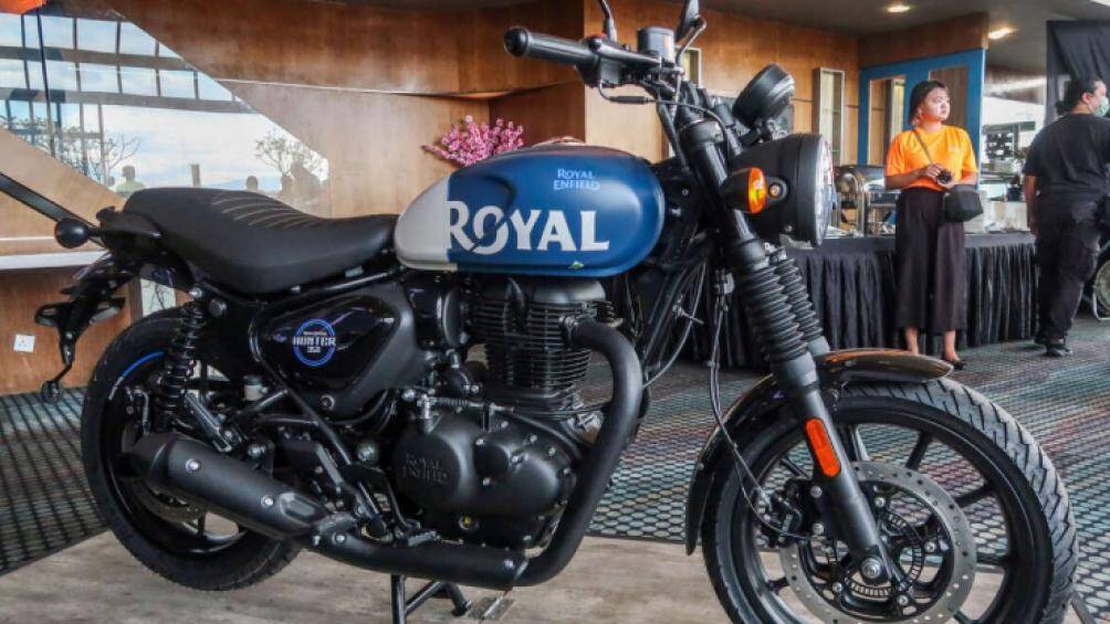 Cả hai bánh xe đều có trang bị phanh đĩa thủy lực, đi kèm với đó là hệ thống ABS đôi kênh