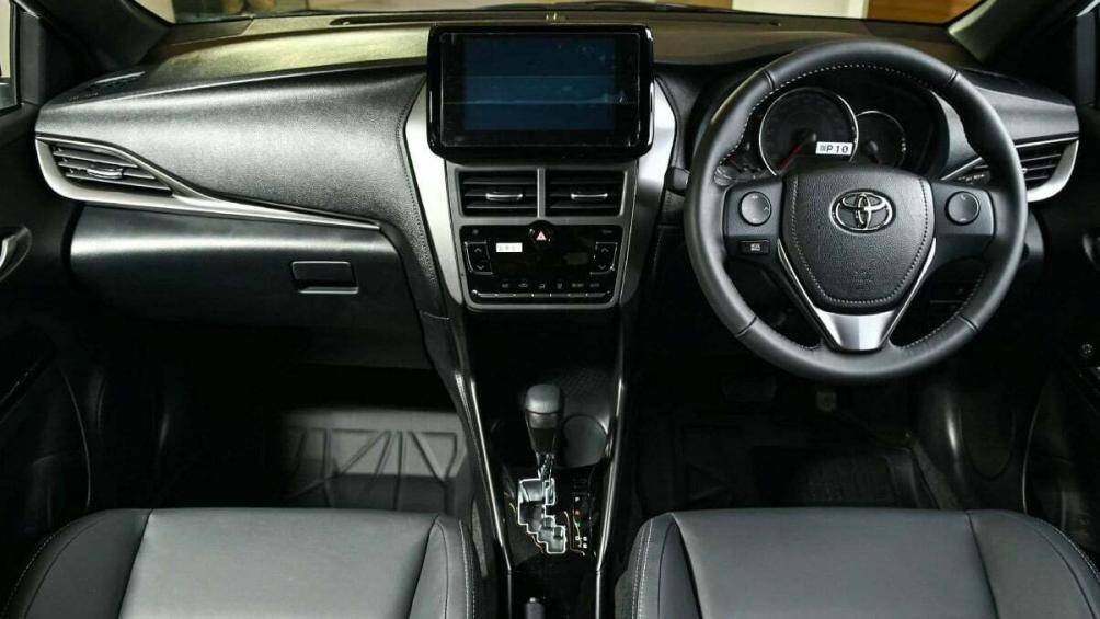 Phiên bản Smart có màn hình 8 inch, bản Sport tiêu chuẩn có màn hình giải trí 7 inch