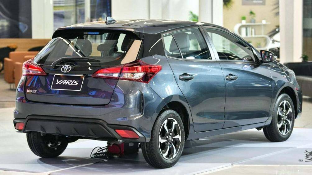 Hai phiên bản Yaris cao cấp nhất (Premium và Premium S) được trang bị các công nghệ an toàn chủ động cảnh báo chệch làn đường, giám sát điểm mù...