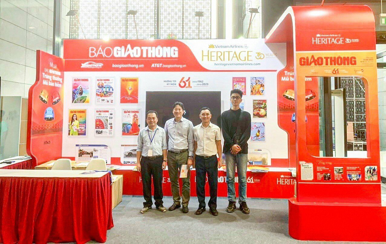 Đến 15h chiều nay, tại khu trưng bày của Báo Giao thông đã hoàn thành công tác chuẩn bị sẵn sàng cho buổi khai mạc ngày mai.
