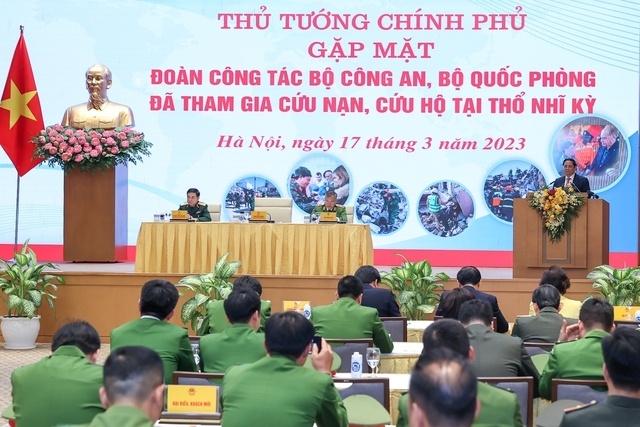 Trong tháng 2 vừa qua, Việt Nam đã có hành động chưa từng có là cử một lực lượng lớn gồm 76 cán bộ quân đội và 24 cán bộ công an tham gia hỗ trợ công tác tìm kiếm, cứu nạn, cứu hộ ở Thổ Nhĩ Kỳ sau sự cố động đất kinh hoàng tại đất nước này.