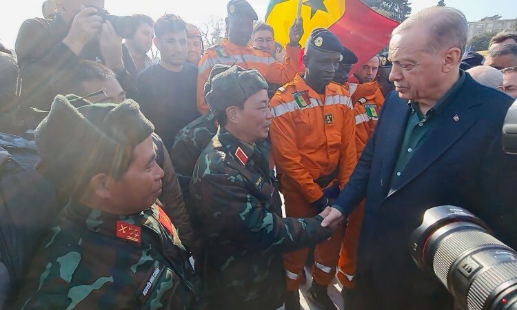 Theo Thiếu tướng Phạm Văn Tỵ, ngày 19/2, Chính phủ Thổ Nhĩ Kỳ tuyên bố chấm dứt hoạt động tìm kiếm tại hầu hết các khu vực bị ảnh hưởng thì ngày 20/2, Tổng thống Thổ Nhĩ Kỳ Tayyip Erdogan đã tới Antakya (Hatay) để bày tỏ lòng biết ơn các lực lượng cứu trợ, hỗ trợ, các đoàn quốc tế, trong đó có Việt Nam. Tổng thống Erdogan trực tiếp gặp gỡ Đoàn Việt Nam và khẳng định Chính phủ, nhân dân Thổ Nhĩ Kỳ sẽ không bao giờ quên tình bạn và sự giúp đỡ này.