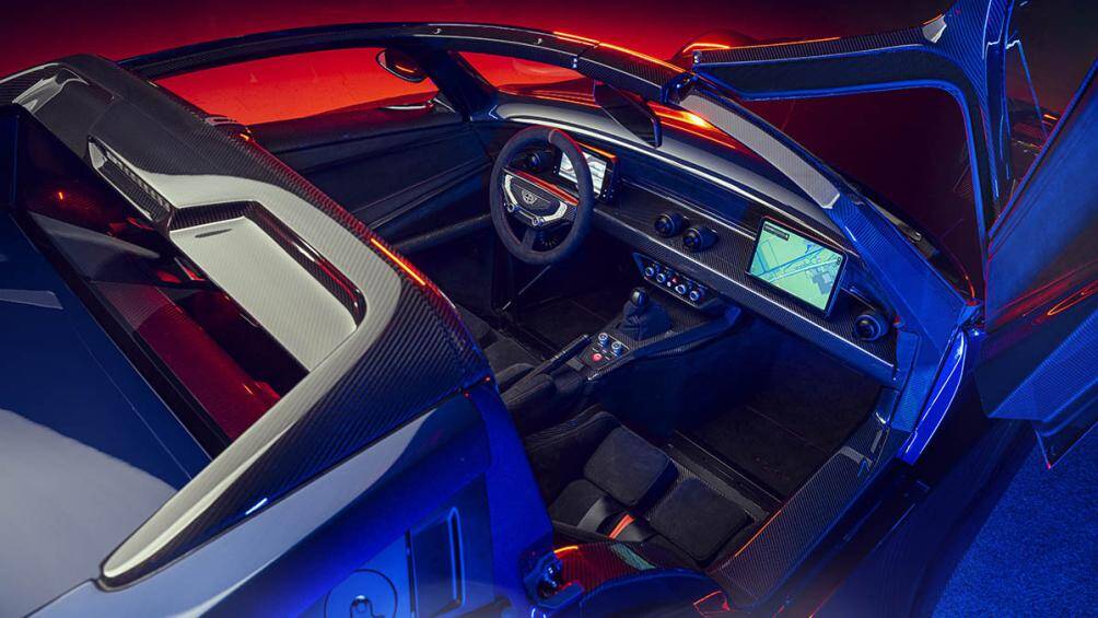 Khoang nội thất của xe cũng được trang bị tích hợp với hệ thống thông tin giải trí tích hợp iPad là tùy chọn