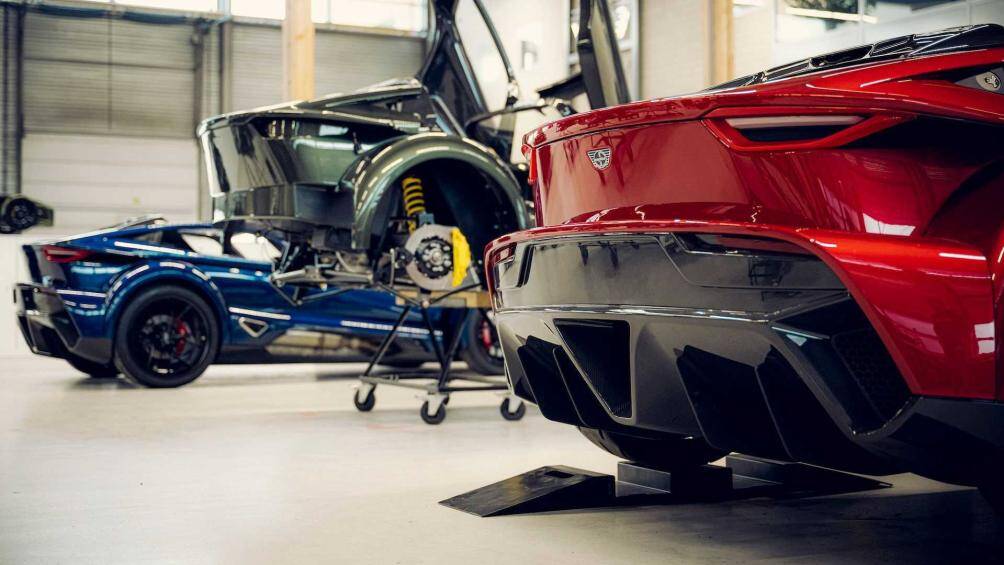 Sức mạnh đến từ động cơ I5 2.5L tăng áp turbocharged nguyên bản nhưng đã được Donkervoort hiệu chỉnh để đạt mức công suất 500 mã lực và mô-men xoắn 640Nm