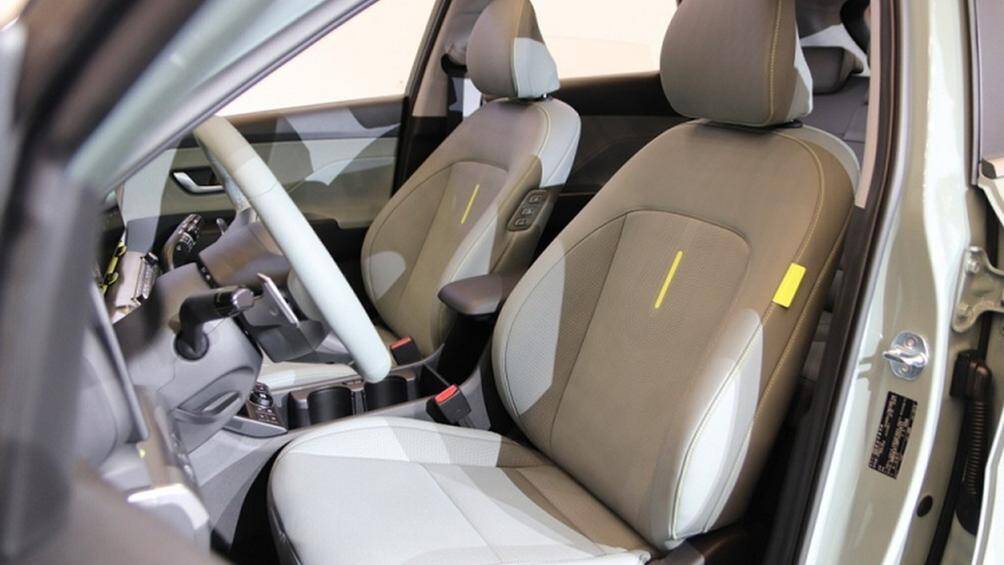 Nhờ kích thước lớn hơn nên Hyundai Kona Hybrid 2023 cũng sở hữu nội thất rộng rãi hơn, thể tích khoang hành lý tăng 30%