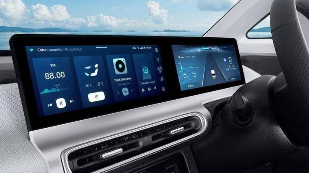 Wuling cũng đã phát triển một ứng dụng để chủ sở hữu kiểm tra trạng thái của xe, khởi động xe từ xa và thực hiện nhiều thao tác từ xa khác nhau
