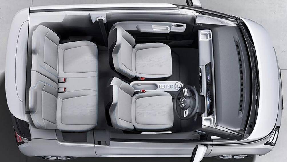 Tốc độ tối đa của xe là 100 km một giờ, phạm vi hoạt động lên tới 300 km