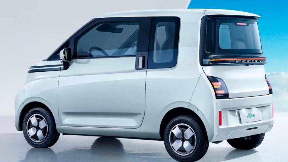 Thiết kế xe dự kiến sẽ tương tự cabin của Wuling Air EV, với bố cục 4 chỗ ngồi cùng thân xe hai cửa
