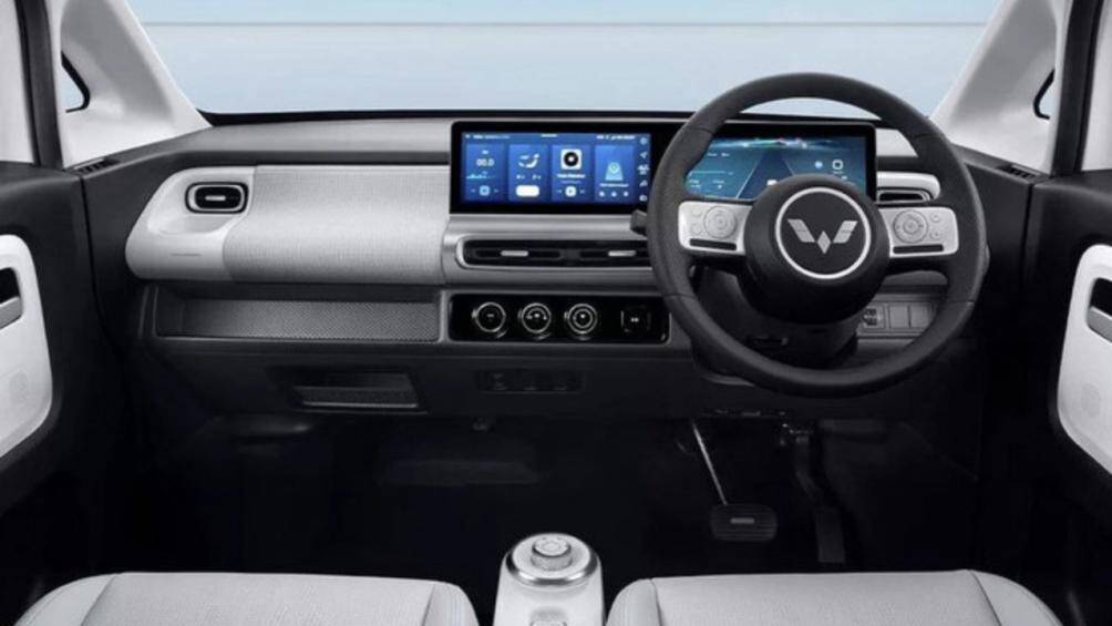 Bên trong MG Comet là màn hình kép 10,25 inch, rất có thể sẽ có hệ điều hành Ling của riêng Wuling được bản địa hóa