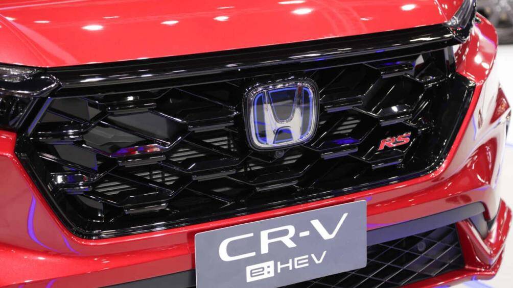 2 phiên bản e:HEV được trang bị hệ truyền động hybrid, gồm động cơ 2.0L và 2 mô-tơ điện cho tổng công suất 204 mã lực, mô-men xoắn 371 Nm, đi kèm hộp số e-CVT