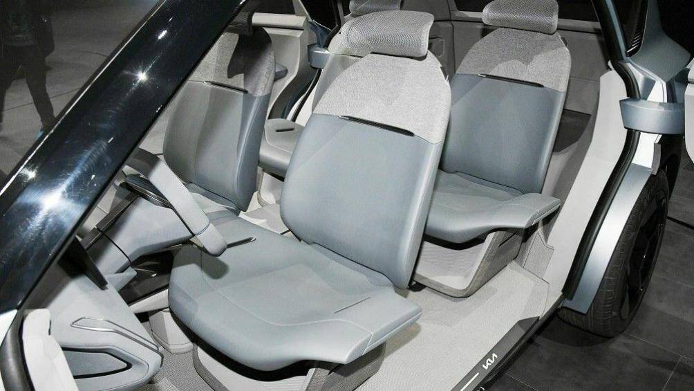 Kia hiện chưa công bố thông số cụ thể của EV5. Tuy nhiên đại diện hãng cho biết xe có quãng đường di chuyển trên 700 km khi đầy pin