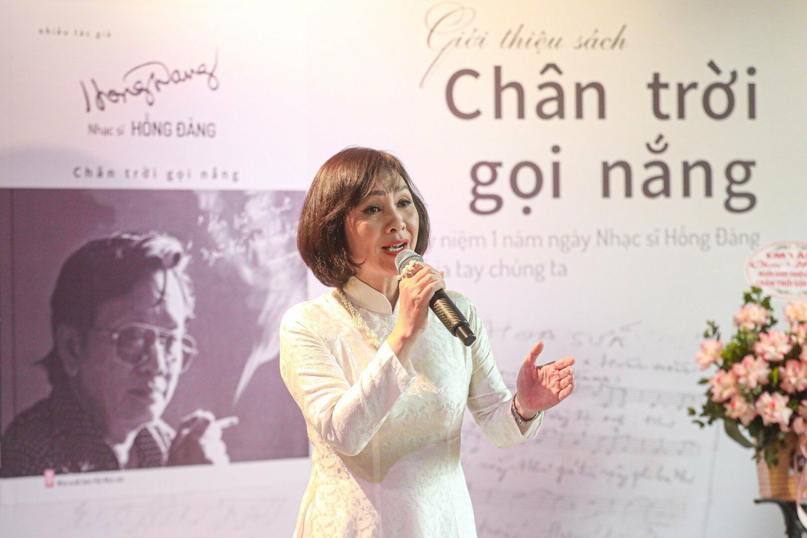 Ca sĩ Thanh Tâm khoe giọng mượt mà với ca khúc "Hoa sữa".