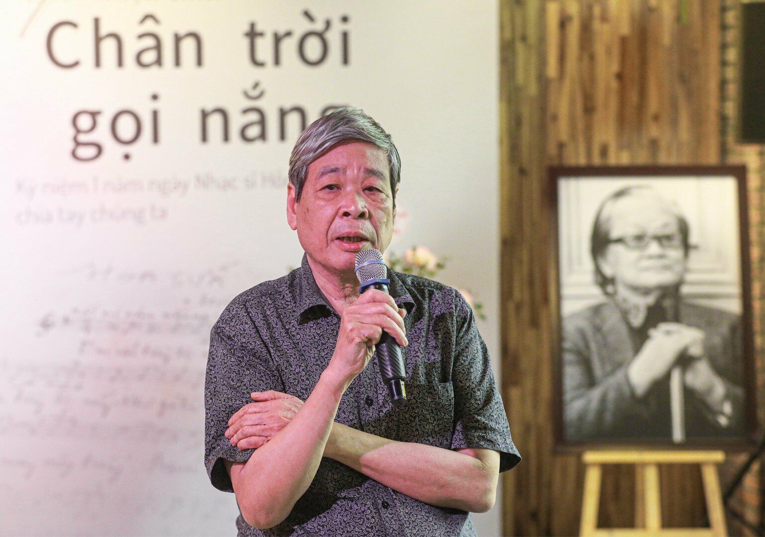 Nói thêm về con người của nhạc sĩ Hồng Đăng, nhạc sĩ Thụy Kha bày tỏ: "Nhạc sĩ Hồng Đăng là con người có "tâm Bồ Tát", luôn nghĩ cho anh em nhạc sĩ rồi mới đến mình. Ông làm mọi thứ để đảm bảo điều kiện cuộc sống của anh em, tự mình kêu gọi, lo toan kinh phí trang trải từng cuộn băng cassette, từng quyển sách để chúng tôi có có điều kiện sáng tác tốt nhất".