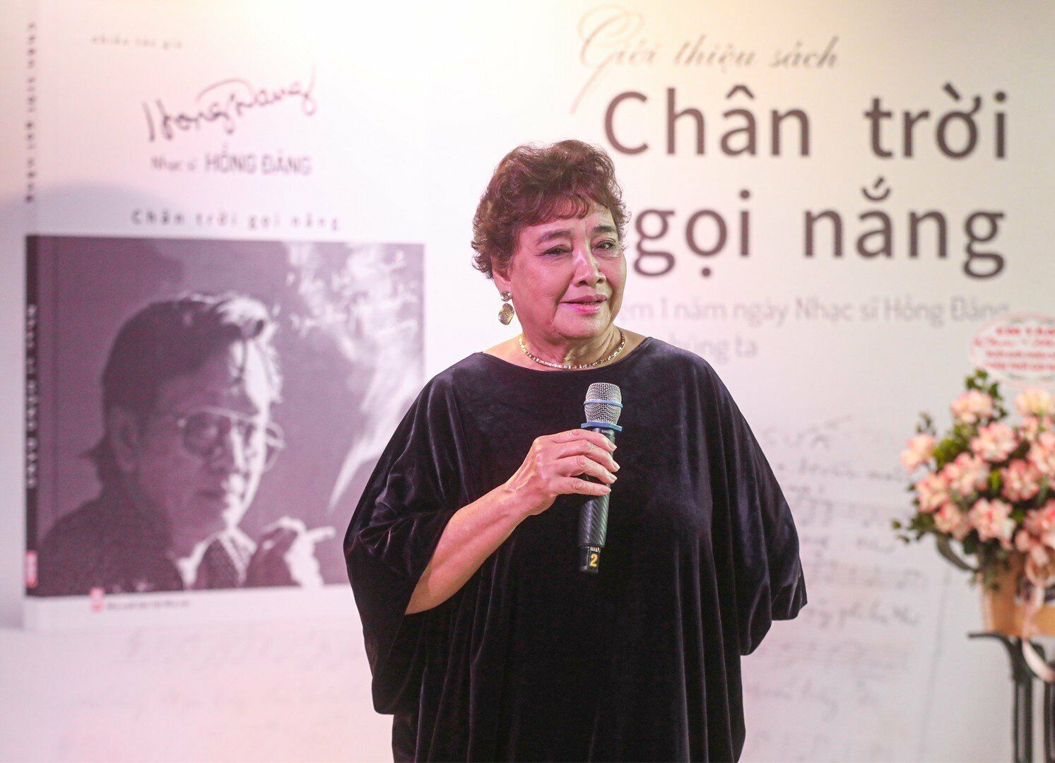 Khả năng xem tử vi, tướng số của ông cũng để lại nhiều ký ức khó quên với NSƯT Thanh Tú: "Khi tôi còn đang nổi tiếng lắm, anh có nói với tôi rằng: "Em không phải làm nghề này đâu". Lúc đó, tôi còn hỏi, anh có đổi ngày sinh của tôi không mà nói như vậy.
Ông đáp: "Em đi tu và em làm giáo viên, cứ sống hết đời đi sẽ thấy như thế. Và bây giờ đúng là như thế. Tôi thích xem tử vi nên thường đứng đầu đường chờ anh, rồi rủ anh ra gần vườn hoa để hỏi chuyện. Gặp anh nhiều quá, tôi nói với anh: Ông còn đùa tình gian lý gian