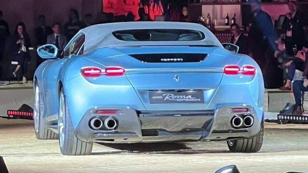 Bữa tiệc ra mắt dành riêng cho các khách hàng VIP của Ferrari với khoảng 55 xe "ngựa chồm" đủ phiên bản góp mặt