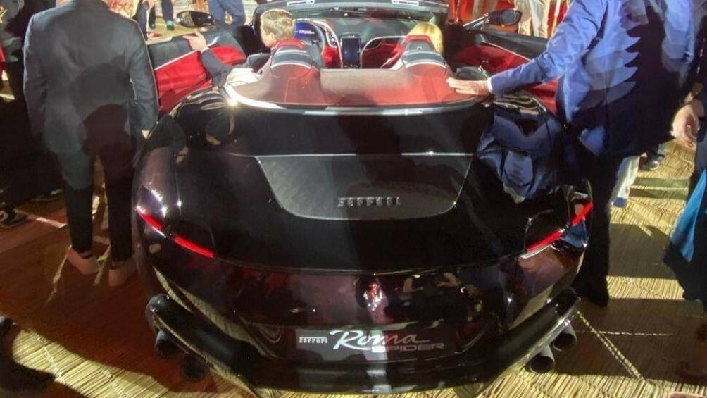 Đây cũng là mẫu xe Ferrari đầu tiên sở hữu mui mềm có động cơ đặt trước trong vòng 54 năm qua