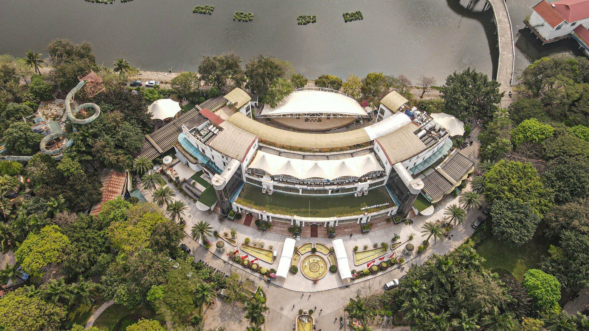 Theo Chủ tịch UBND TP H&agrave; Nội, những tồn tại ở C&ocirc;ng vi&ecirc;n Tuổi trẻ Thủ đ&ocirc; l&agrave; phức tạp, tồn đọng k&eacute;o d&agrave;i, đến nay vẫn chưa được xử l&yacute;.