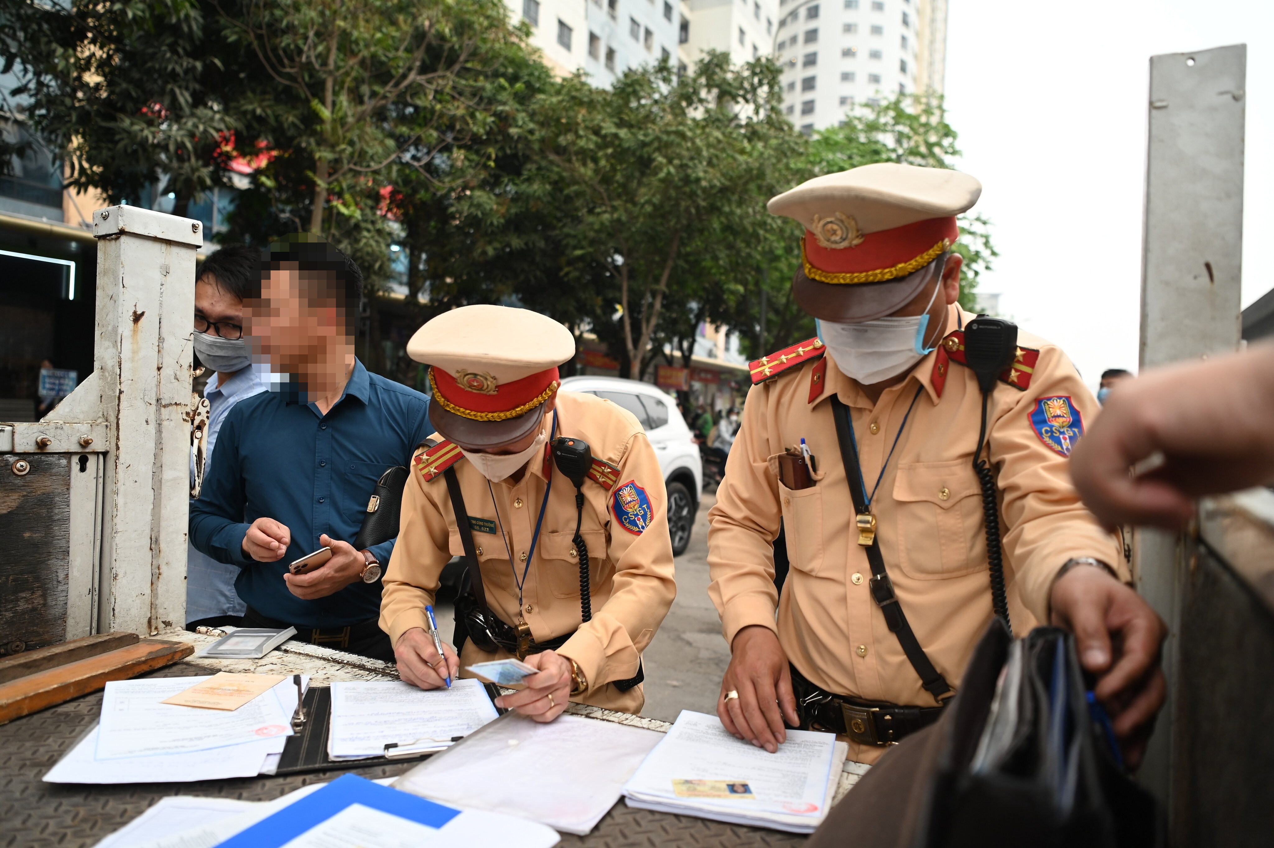 Chỉ huy Đội CSGT số 14 (Công an TP Hà Nội) cũng xác nhận tình trạng cư dân tại 3 tòa chung cư CT12 không có chỗ đỗ xe.