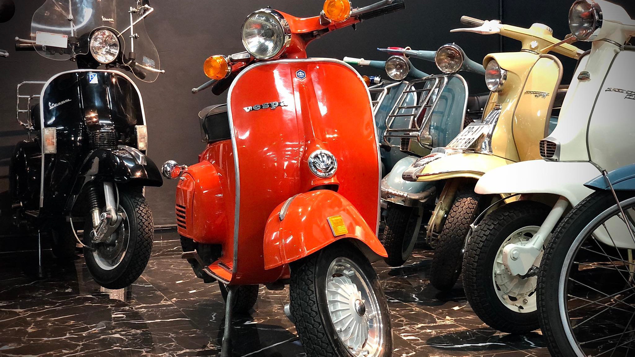 Xe có khối lượng tương đối nhẹ, chỉ 73 kg, dung tích bình xăng 5,7 lít và sử dụng bộ chế hoà khí