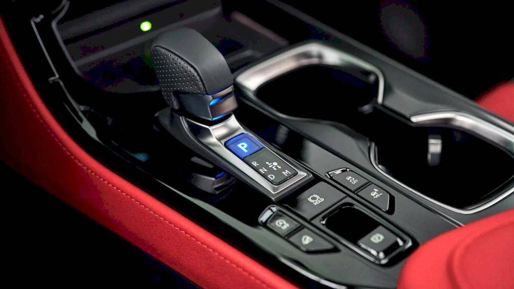 Các trang bị này sẽ bổ sung cho hộc đựng găng tay và bảng điều khiển trung tâm ở ghế hành khách các điểm nhấn ánh sáng