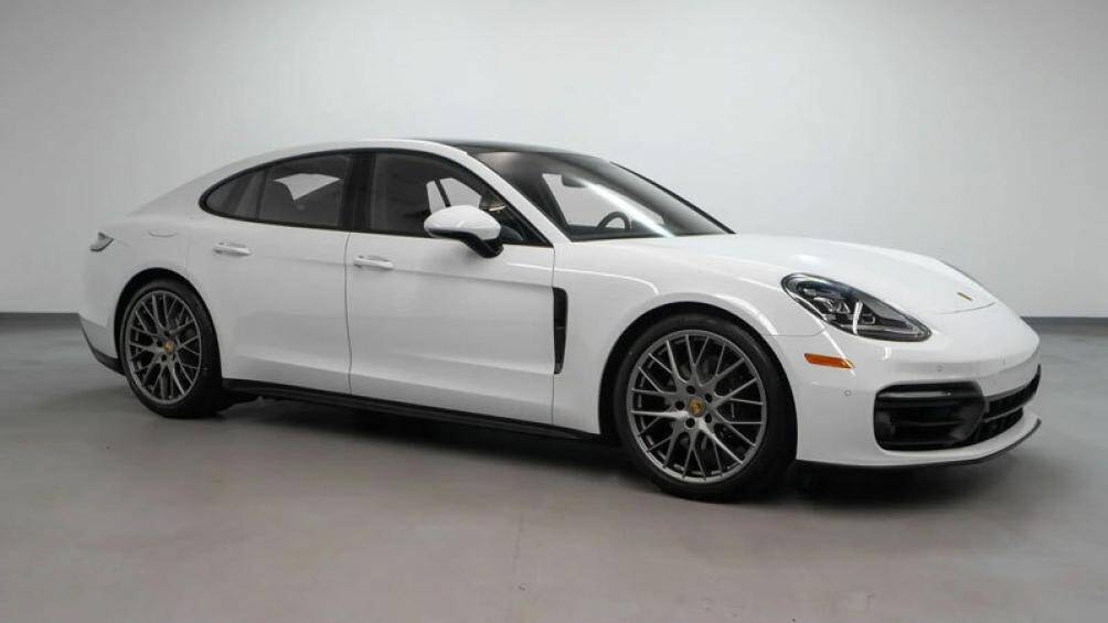 7. Porsche Panamera 2023 (giá khởi điểm: 92.400 USD)