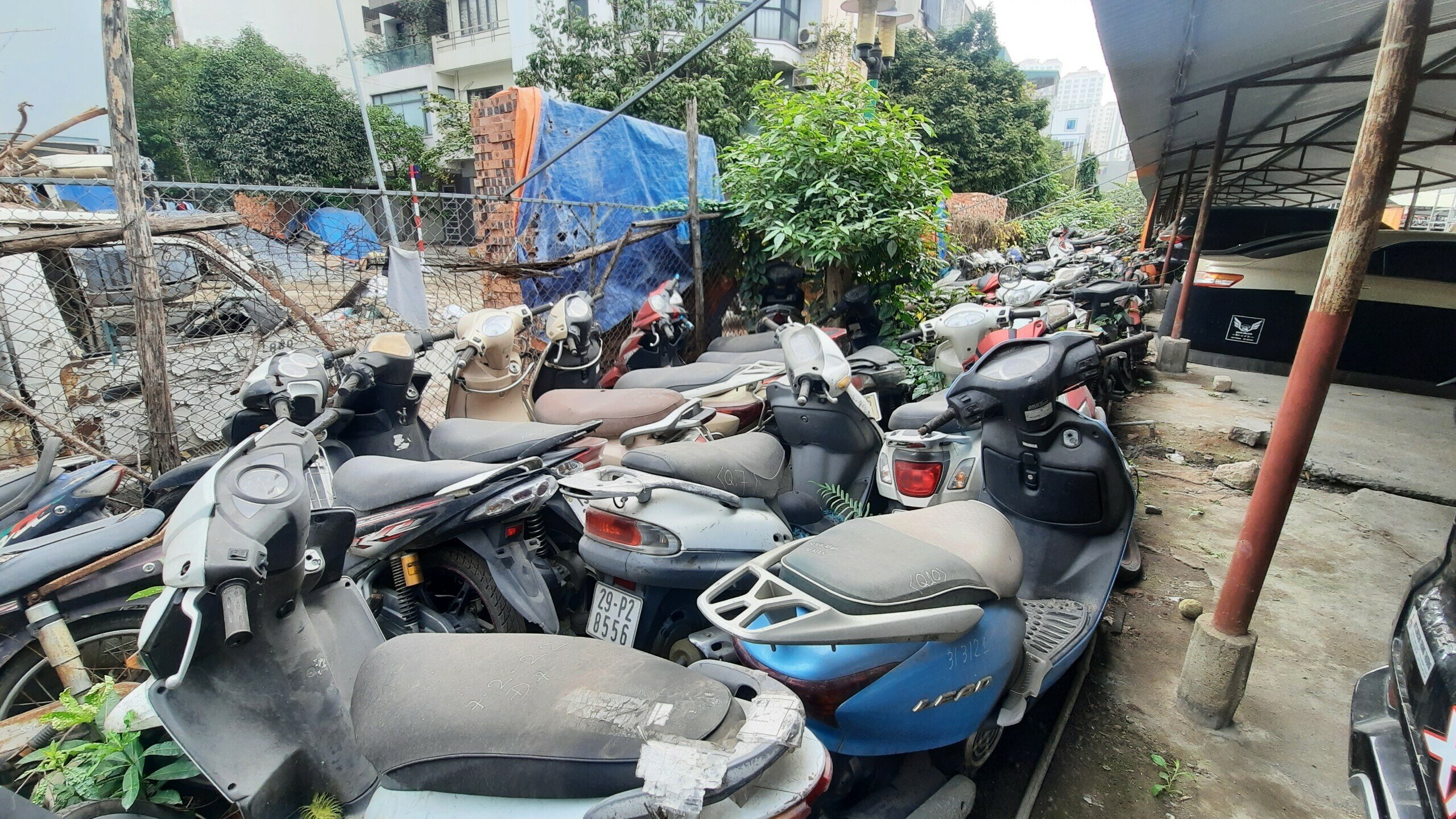 Trao đổi với PV Báo Giao thông, Thiếu tá Trần Quang Chinh, Đội trưởng Đội CSGT số 6 (Công an TP Hà Nội) cho biết, từ khi triển khai cao điểm xử lý vi phạm nồng độ cồn thì lượng phương tiện bị tạm giữ đã gia tăng.