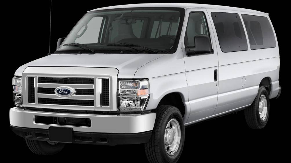 6. Ford Econoline E-150: Mẫu xe van duy nhất có trong danh sách. Ngoài khoảng sáng gầm lớn, việc thường xuyên đỗ trên đường công cộng cũng khiến loại xe phục vụ vận tải như Econoline F-150 dễ bị kẻ trộm nhòm ngó hơn