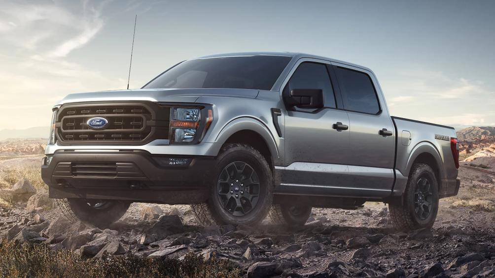 1. Ford F-Series: Các dòng bán tải Ford F-Series như F-150, F-250 hay F-350 đã có hàng chục năm bán chạy nhất tại Mỹ. Độ phổ biến lớn và gầm cao khiến Ford F-Series là mẫu xe bị trộm bầu xúc tác khí thải nhiều nhất ở Mỹ