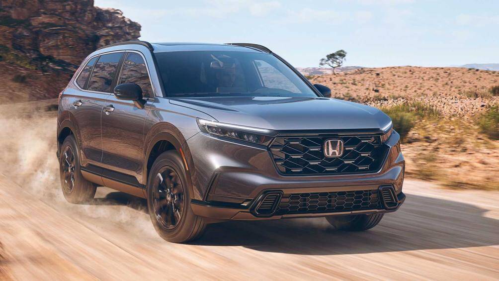 4. Honda CR-V: Có 2 lý do khiến CR-V thường xuyên bị trộm bầu xúc tác khí thải. Ngoài việc là xe gầm cao, bầu xúc tác trên các phiên bản CR-V hybrid cũng chậm xuống cấp hơn sau thời gian sử dụng