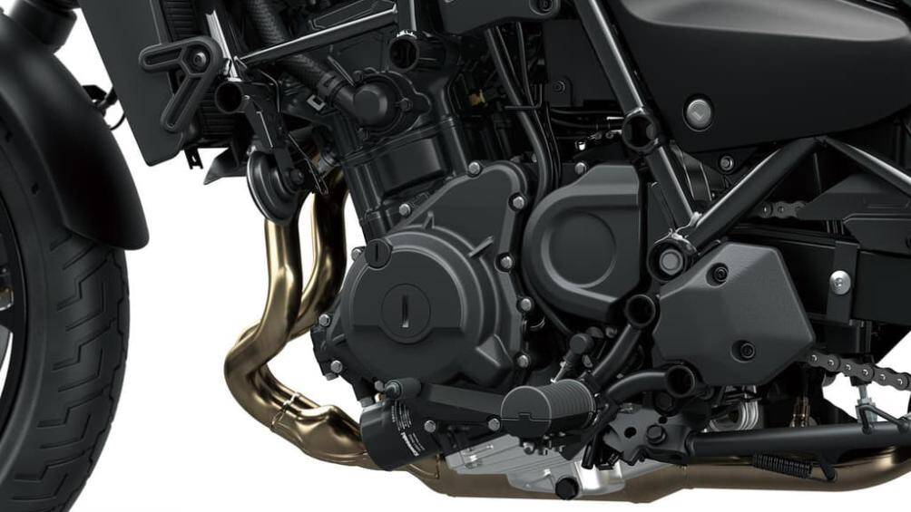 Sức mạnh của Eliminator 400 đến từ động cơ song song, DOHC, 8 van, dung tích 399 cc