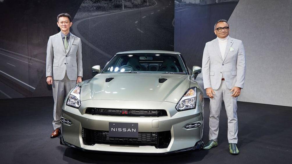 Bản Premium Edition có giá 14,84 triệu yên (3,2 tỷ đồng) và 18,967 triệu yên (4,08 tỷ đồng) cho bản Premium Edition T-Spec